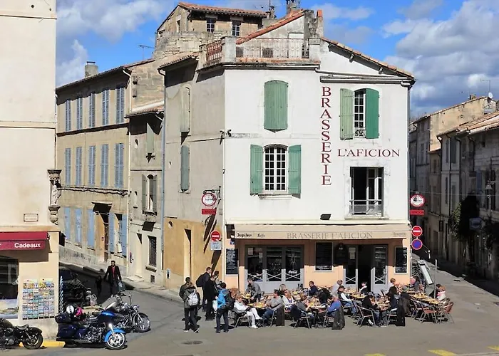 Nest In Arles